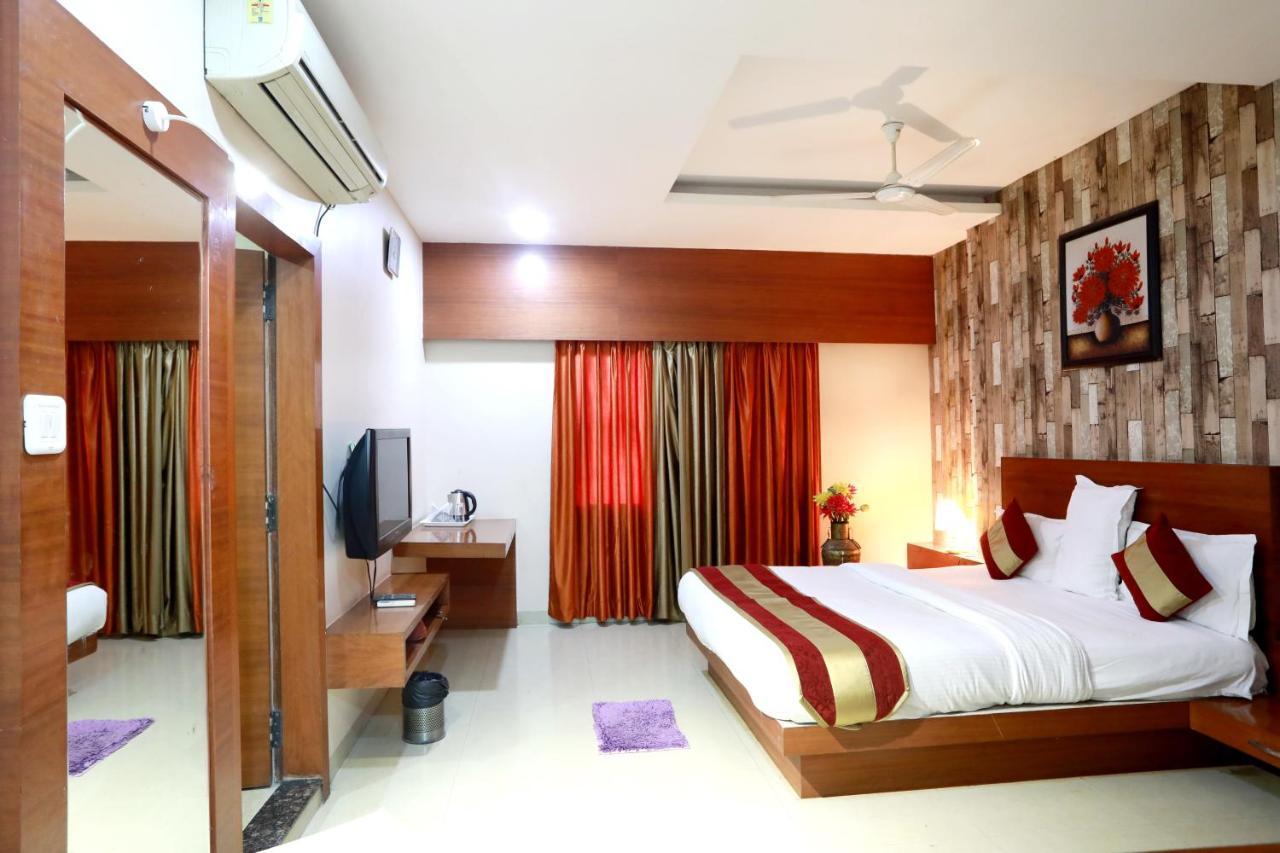 Hotel Shri Khedapati International Dewas Luaran gambar