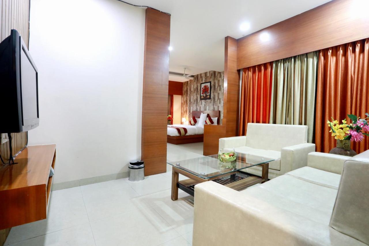 Hotel Shri Khedapati International Dewas Luaran gambar