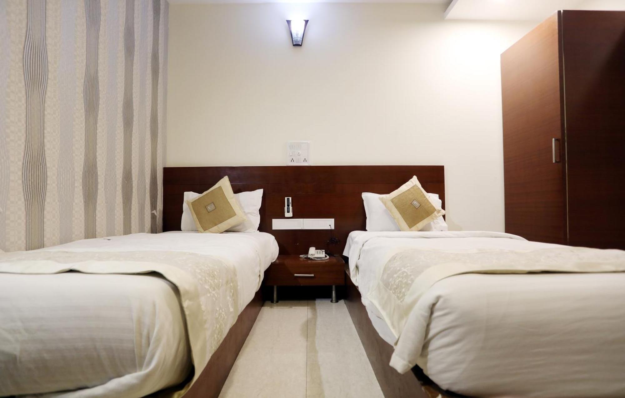 Hotel Shri Khedapati International Dewas Luaran gambar