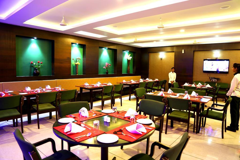 Hotel Shri Khedapati International Dewas Luaran gambar