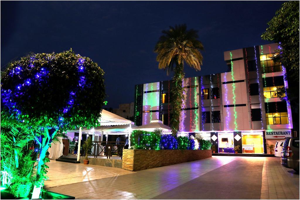 Hotel Shri Khedapati International Dewas Luaran gambar