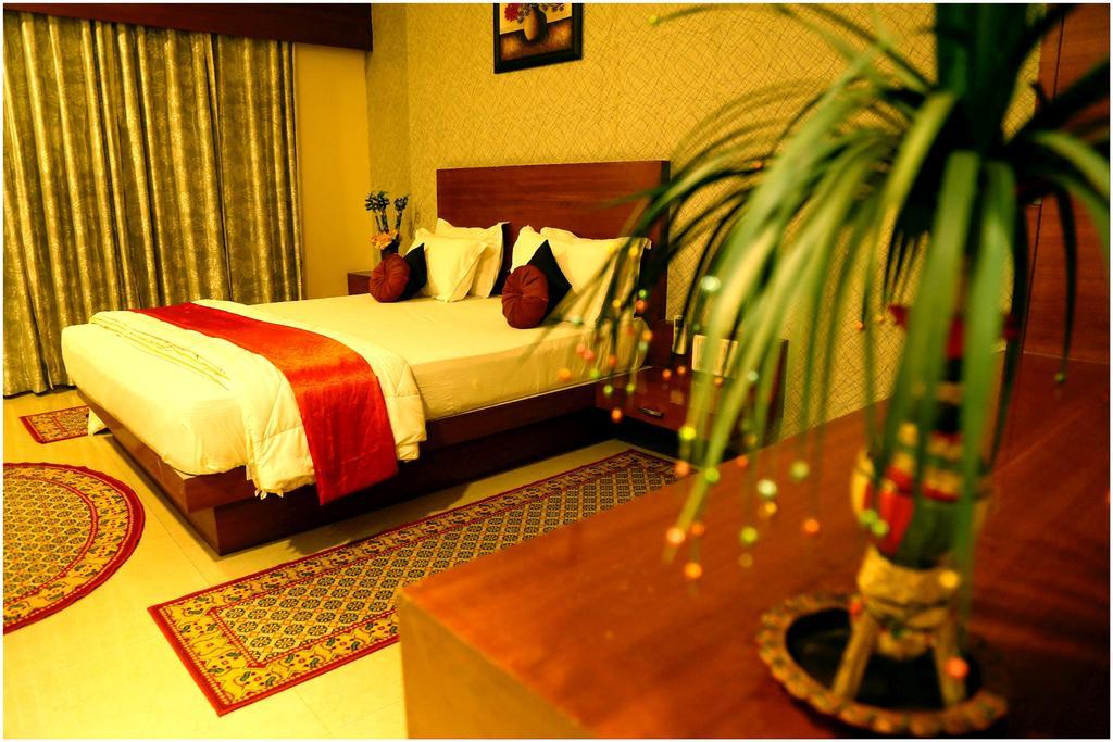 Hotel Shri Khedapati International Dewas Luaran gambar