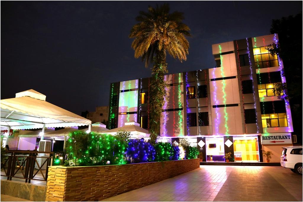 Hotel Shri Khedapati International Dewas Luaran gambar