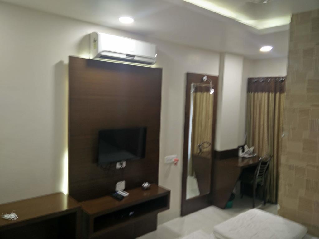 Hotel Shri Khedapati International Dewas Luaran gambar
