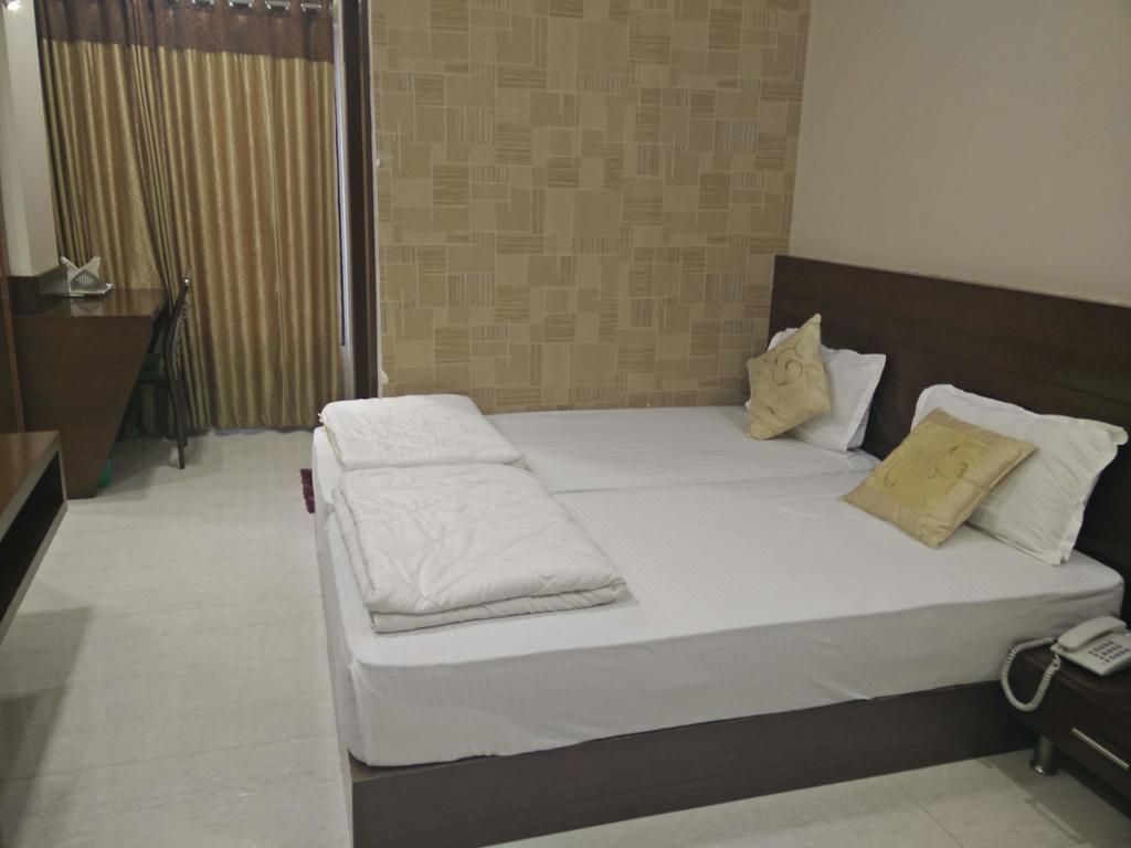 Hotel Shri Khedapati International Dewas Luaran gambar