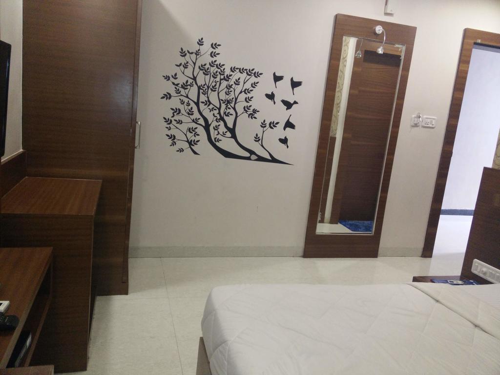Hotel Shri Khedapati International Dewas Luaran gambar