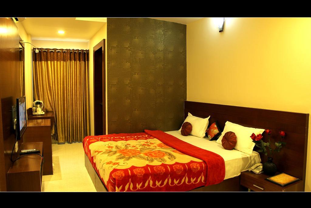 Hotel Shri Khedapati International Dewas Luaran gambar