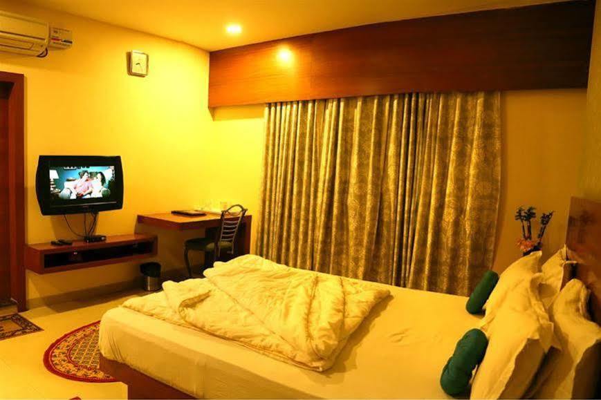 Hotel Shri Khedapati International Dewas Luaran gambar
